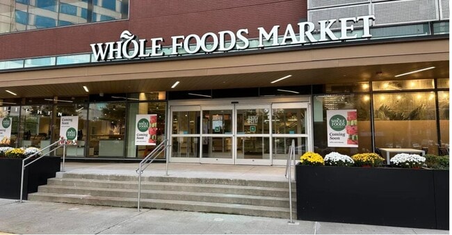 Building Photo - 226 1st St