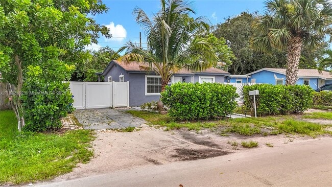 Building Photo - 1378 SW 26th Ave