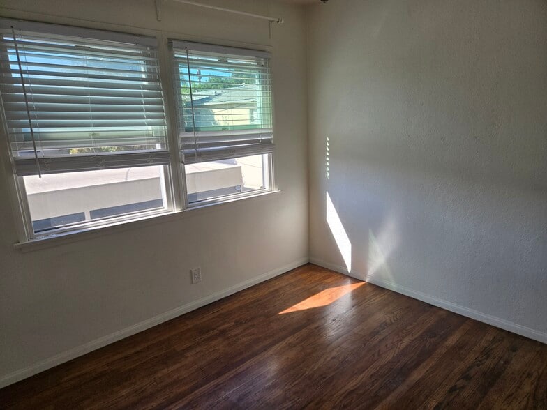 Building Photo - 1149 Ximeno Ave