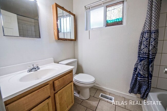 Building Photo - 2001 W Caspian Pl