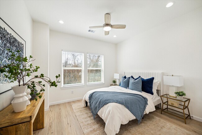 Building Photo - 925 Bianco Ln