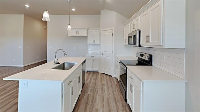 Building Photo - 491 Hardesty Dr