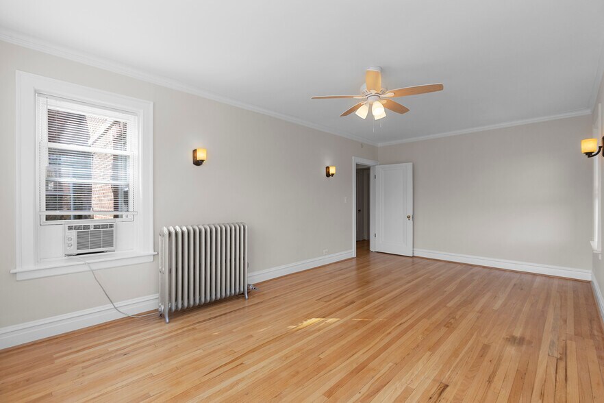 Building Photo - 120 Custer Ave