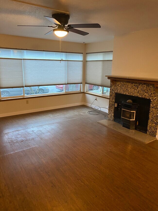 Primary Photo - 8407 18th Ave W