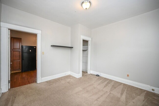Building Photo - 2344 W Clifton Ave
