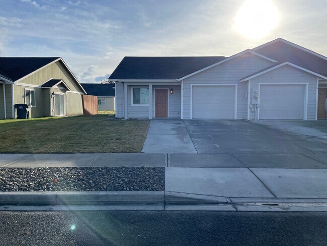 Primary Photo - 1209 W Franklin St