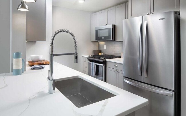 Building Photo - 99 Needham St