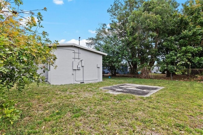 Building Photo - 1557 NW 15th Ave