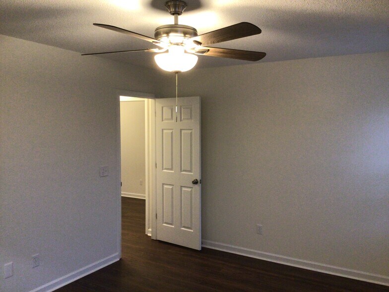 Building Photo - 5410 Bridgegate Dr
