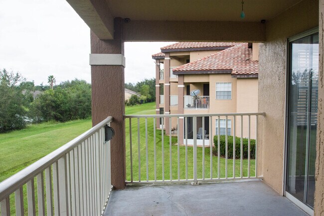 Building Photo - Second Floor Apartment with Balcony View! ...