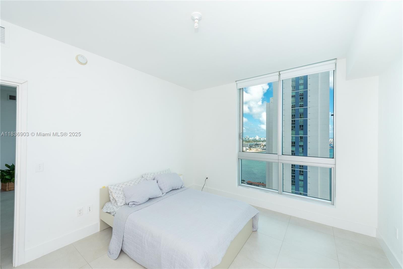 Building Photo - 300 S Biscayne Blvd