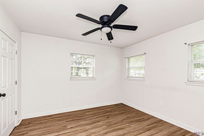 Building Photo - 9753 Mollylea Dr