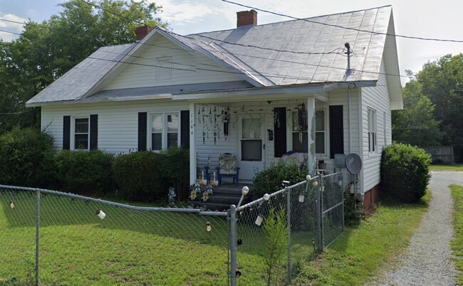 Primary Photo - 1106 N George St