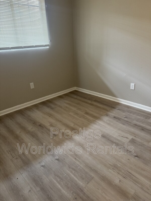 Building Photo - 1718 Knowles Rd