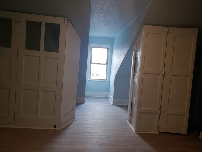 Building Photo - 84 S 15th St