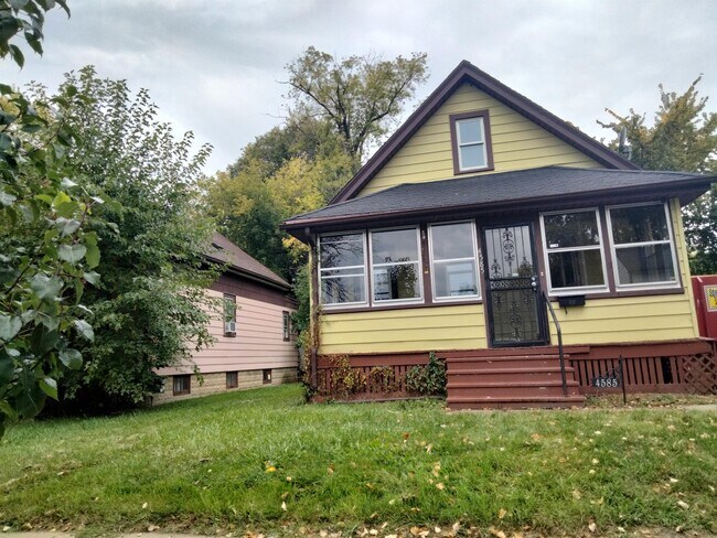 Primary Photo - 4585 N 50th St