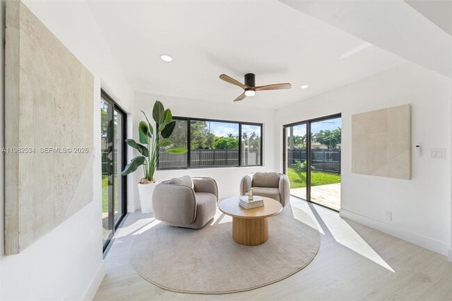 Building Photo - 1305 N 31st Rd