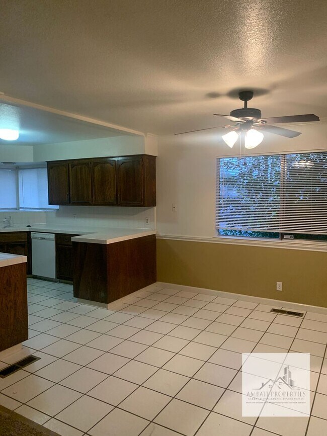 Building Photo - Must See! Lovely 3 Bedroom 2 Bath Home with Pool