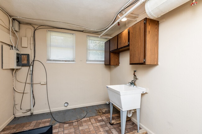 Building Photo - 6 Falcon Ln