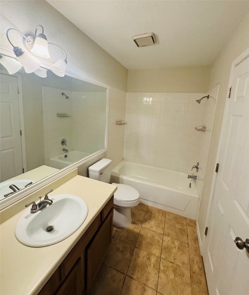 Building Photo - 825 Denmark Dr