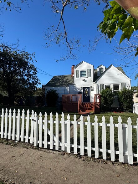 Street view - 1018 Wolcott Ave