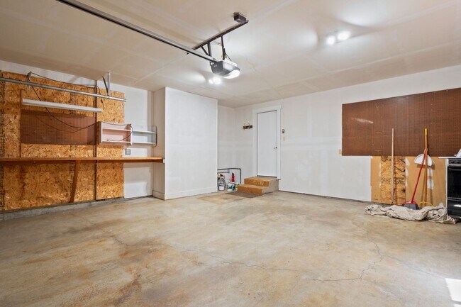 Building Photo - 4 Bed 3 Bath Home in Cul-de-sac with Massive 18X40 insulated shop