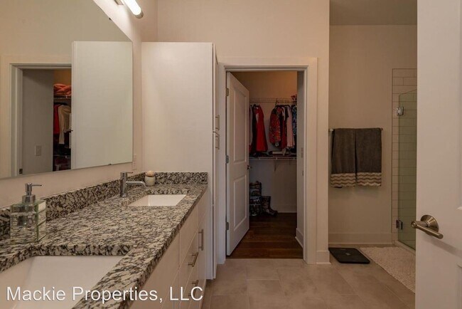 Building Photo - 2 br, 2.5 bath House - 304 West Kirkwood #308