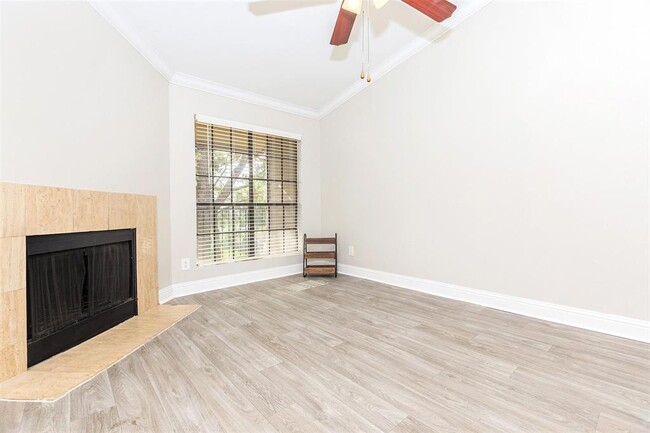 Building Photo - 15615 Blue Ash Dr