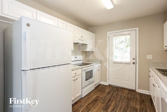 Building Photo - 7927 Jasper Ave