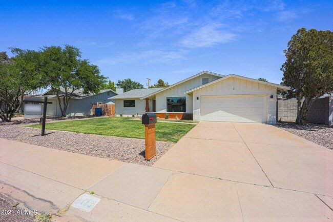 Building Photo - 8133 N 16th Dr