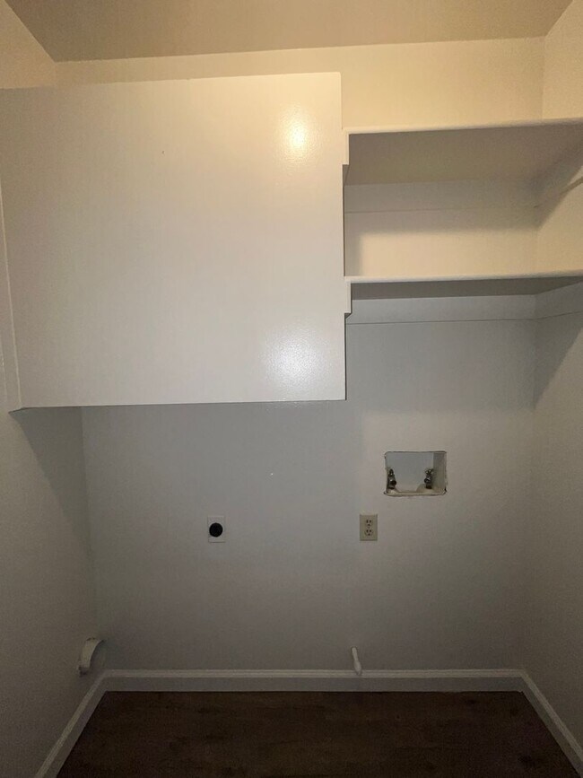 Building Photo - 4056