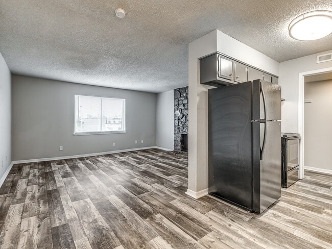 Putnam Green - Living Room - Putnam Green