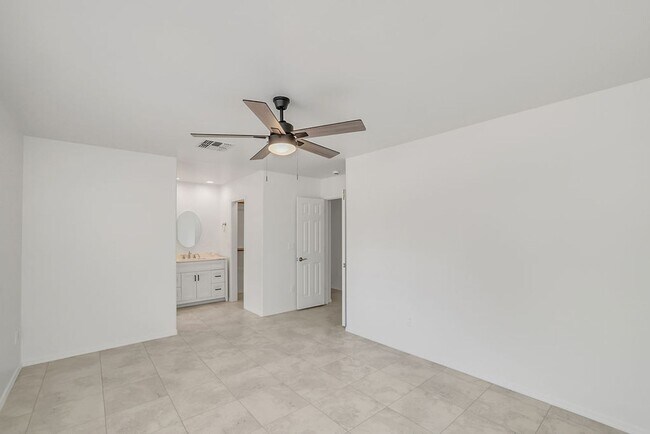 Building Photo - Gorgeous 4-Bedroom Home in Prime 85254 Loc...
