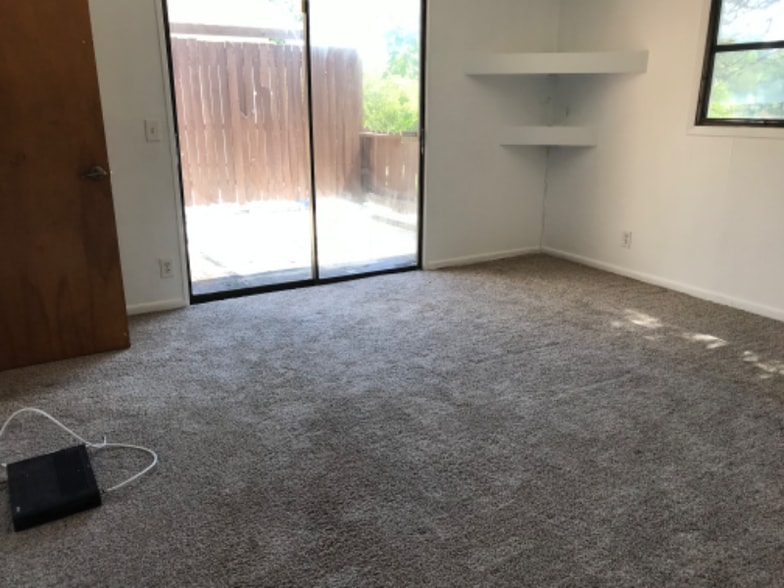 Building Photo - 187 NE 6th Ct