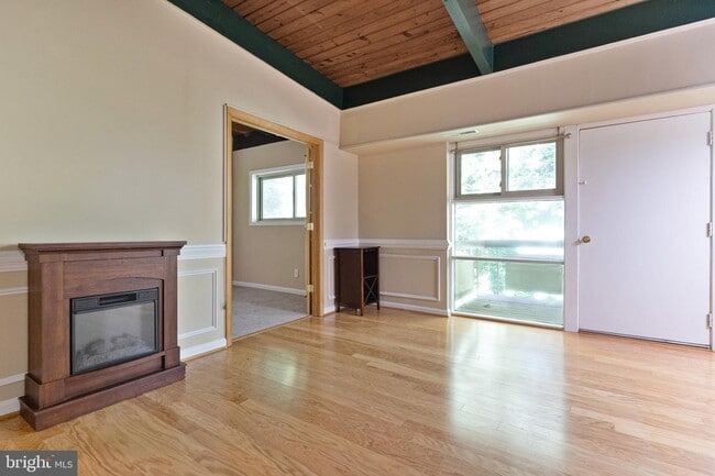 Building Photo - 4381 Americana Dr