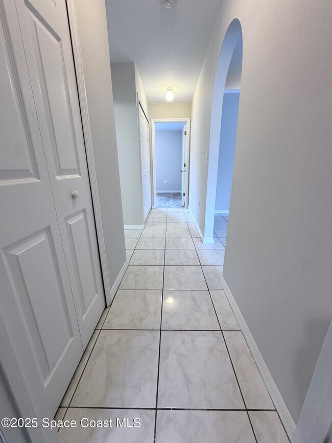 Building Photo - 1175 Nordic St NW