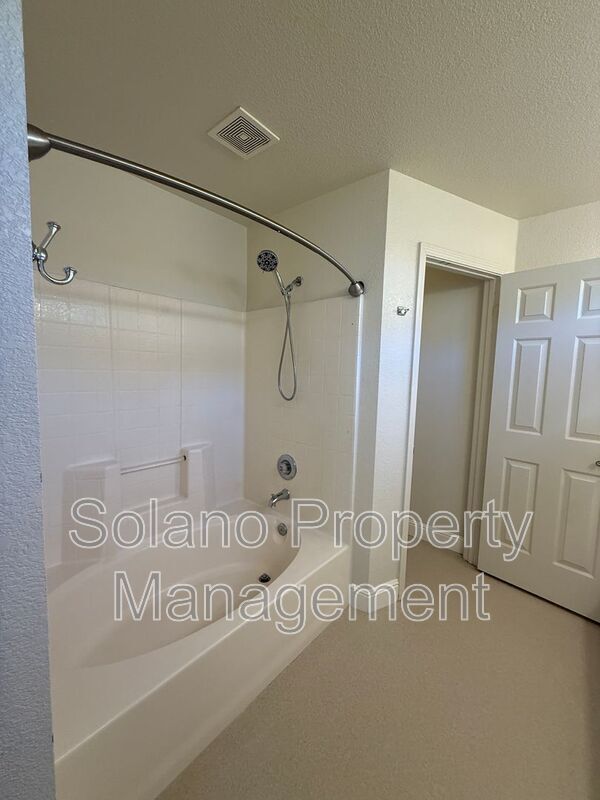 Building Photo - 532 Blarney Cir