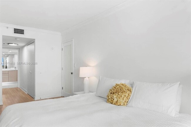 Building Photo - 1717 N Bayshore Dr