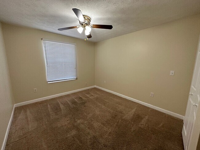 Building Photo - Spacious 3Bed/2Bath Condo in Colonial Point!