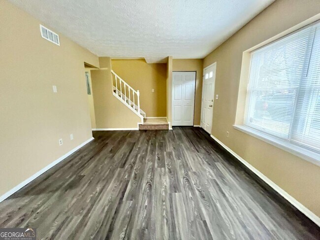Building Photo - 6418 Meadow Rue Dr