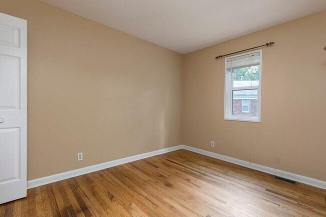 Building Photo - 3412 Taylorsville Rd
