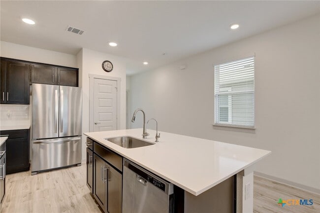 Building Photo - 121 Fairfax Ave