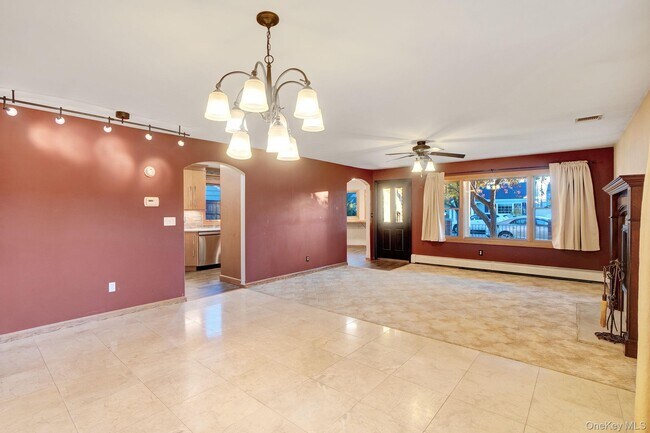 Building Photo - 8 Pearl St