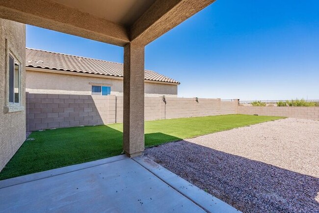 Building Photo - Discover the perfect blend of comfort and ...