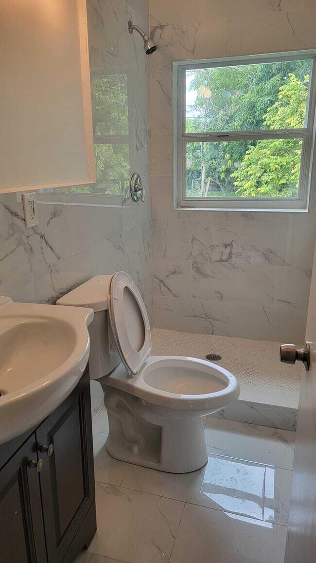 Building Photo - 1845 Sherman St