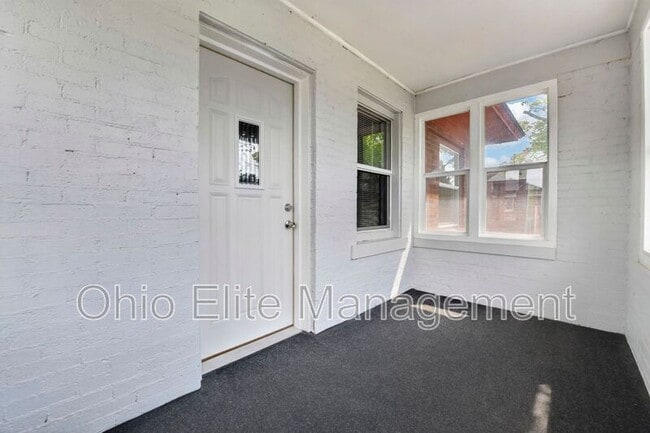 Building Photo - 1094 Oakwood Ave