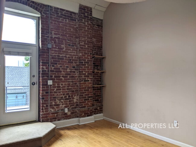Building Photo - 3233 Osage St