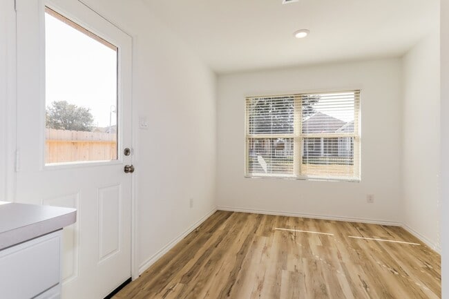 Building Photo - 11127 N Lake Mist Ln