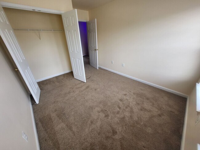 Building Photo - Beautiful modern 3bed/2.5ba townhouse!