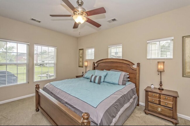 Building Photo - 5013 Bowles Dr